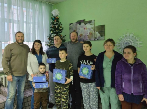 КИЇВ. 1000 подарунків від Предстоятеля УПЦ передали дітям-переселенцям, сиротам та пацієнтам лікарень у день святого Миколая