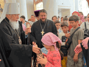 ОДЕСА. Єпархія УПЦ передала малечі з уразливих родин тисячу рюкзаків