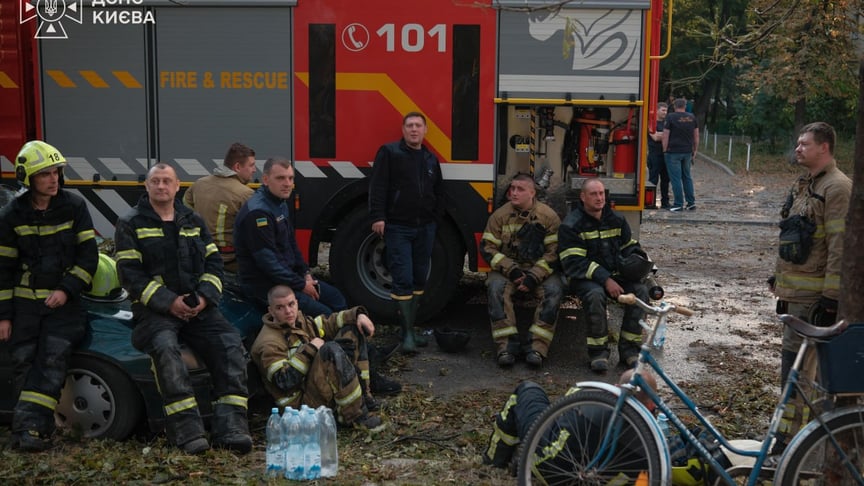 ДСНС завершила пошуково-рятувальні роботи в Києві після нічної атаки: врятовано 105 людей