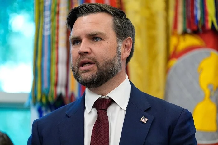 Експрем'єр Азаров назвав впливового американського політика, який захищає УПЦ МП в Україні