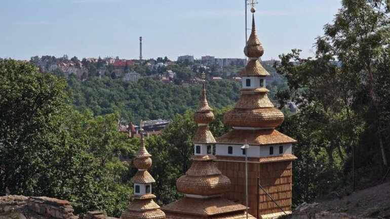 Фінальна стадія реставрації: у Празі відновлюють знамениту дерев'яну церкву
