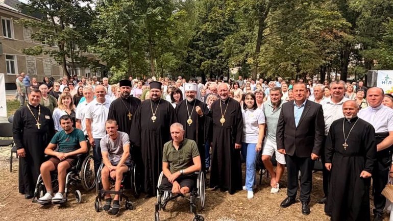 Візит Глави УГКЦ до реабілітаційного центру на Франківщині: патріарх зустрівся з пацієнтами та медиками