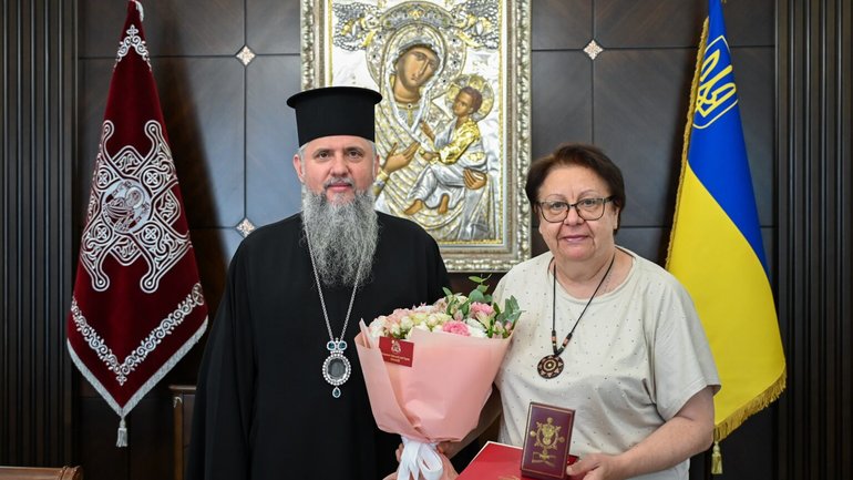 Предстоятель ПЦУ нагородив відому релігієзнавицю Людмилу Филипович високою відзнакою