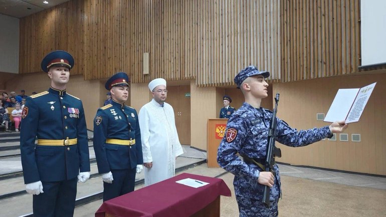 Окупаційний «заступник муфтія Криму» засвітився на присязі росгвардійців у Сімферополі