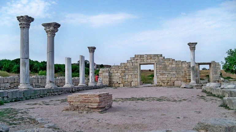 Загарбники звітують про незаконні розкопки в Херсонесі, зокрема християнської пам'ятки
