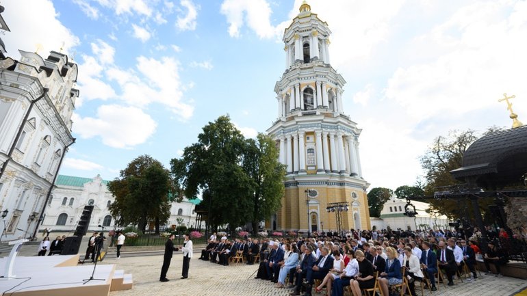 Глава держави відзначив нагородами діячів культури до 975-річчя Києво-Печерської лаври