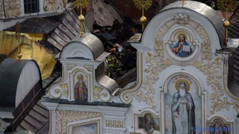 Пошкоджений ворожим обстрілом дах Успенського собору в Лаврі накриють захисною конструкцією