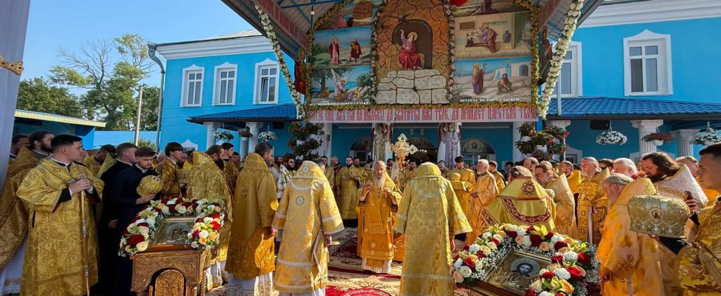 У Городоцькому монастирі відбулося святкове богослужіння за участю Предстоятеля
